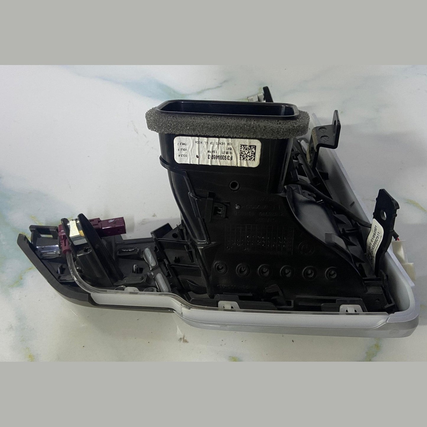 OEM BMW G05 F95 G06 F96 G07 Air Vent Fresh Air Grill Left 9399469