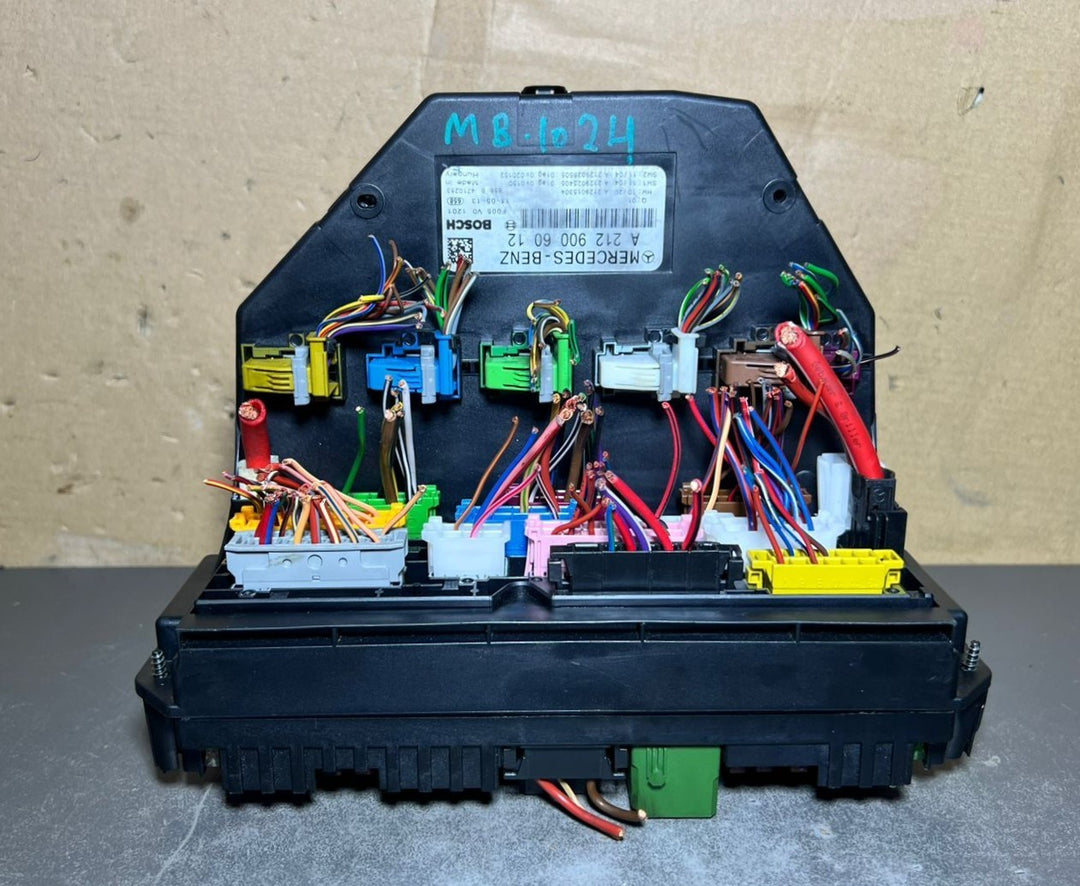 10-16 Mercedes-Benz W212 W204 Front SAM Module Relay Fuse Box A212 9006012 OEM