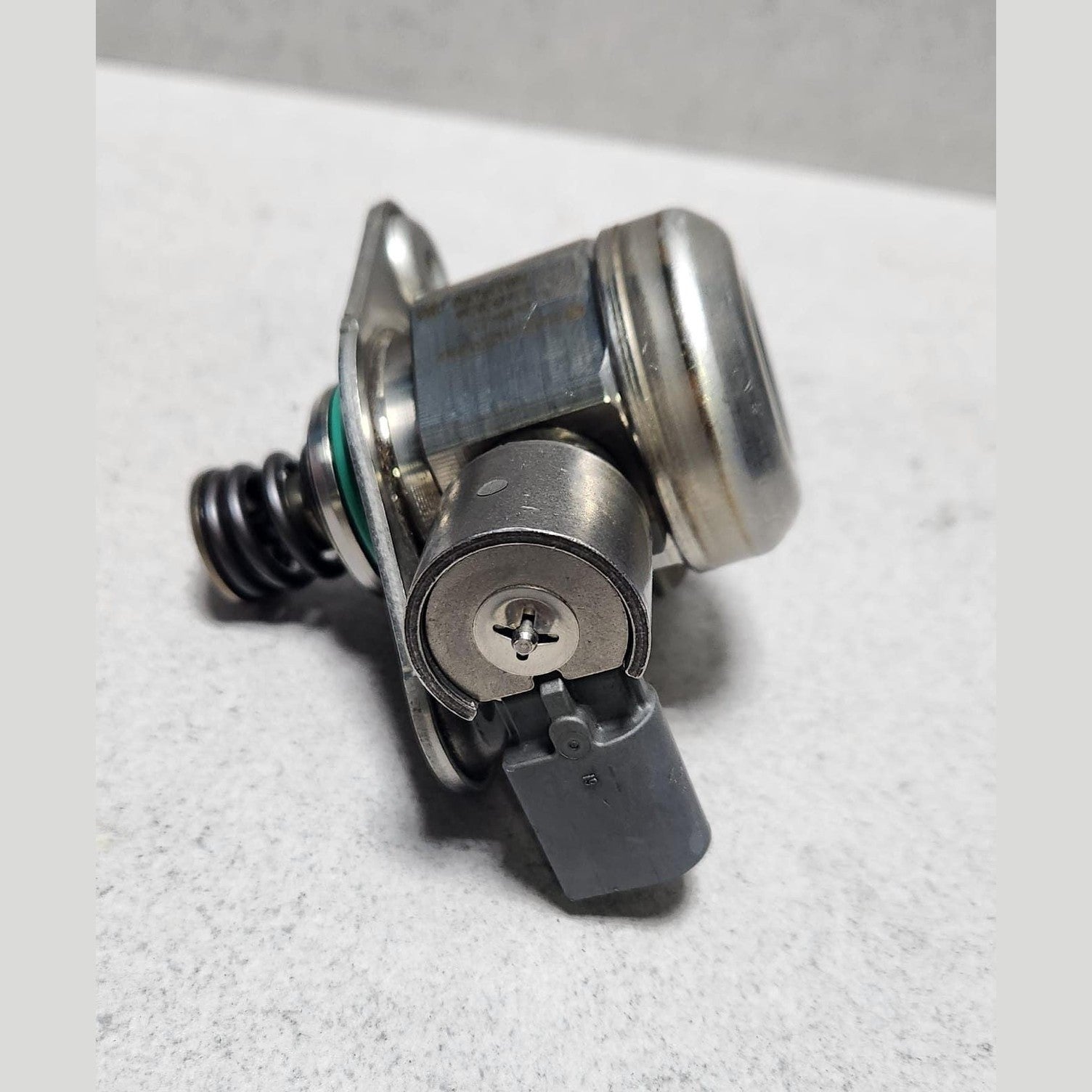 Mercedes-BenzHigh Pressure Fuel Pump A2740700501 W204 W205 W212 W213 C207