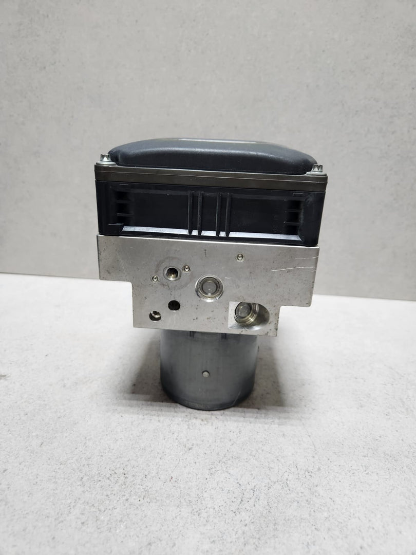 2011-2016 BMW 550i ABS Anti-Lock Brake Pump Control Module 6797045 F10 5-Series 