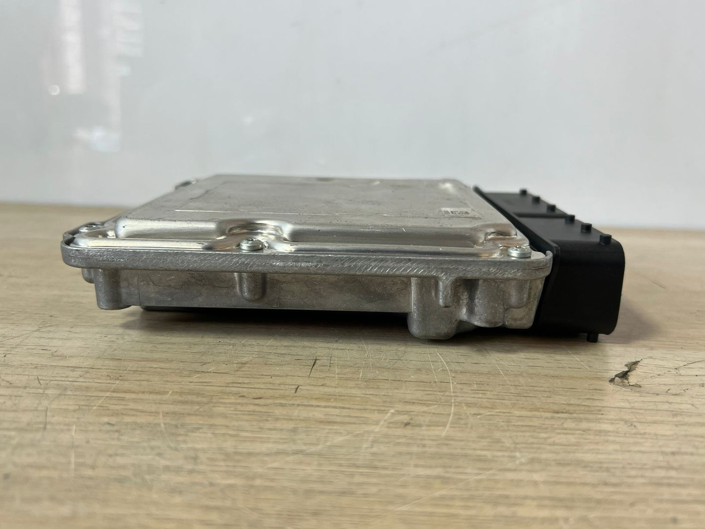 BMW Engine Control Unit 8587952