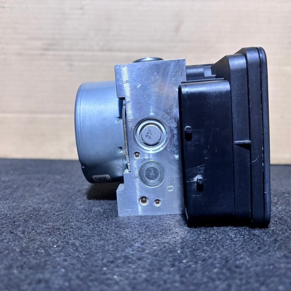 2013-2016 BMW F30 328i RWD ABS Anti-Lock Brake Pump Module Unit 6869726 OEM