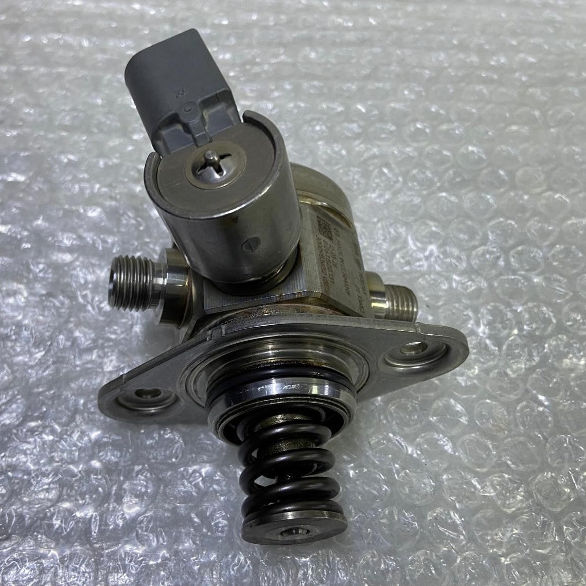OEM BMW F20 F22 F11 Petrol N55 High Pressure Fuel Injection Pump 7610761 BOSCH