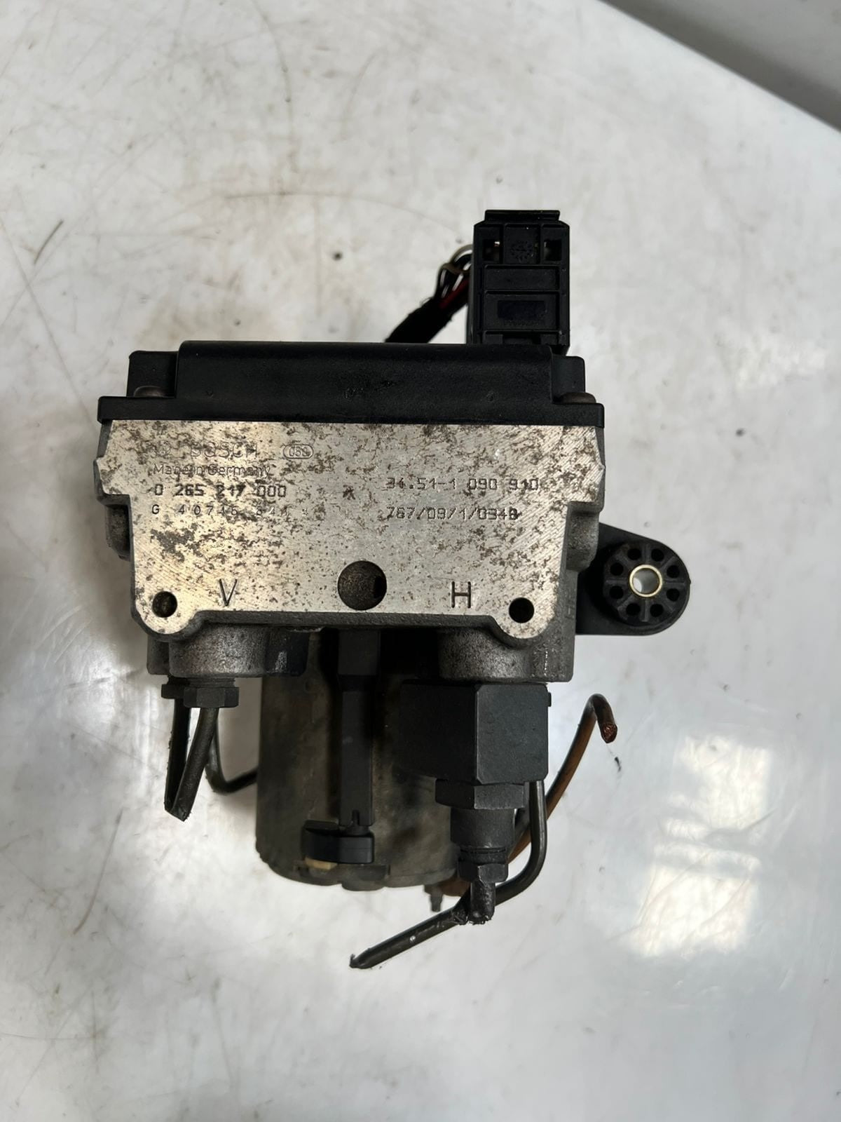 1997-2000 BMW 528i 5 Series E39 Abs Brake Pump Module 0265217000 1090910 OEM