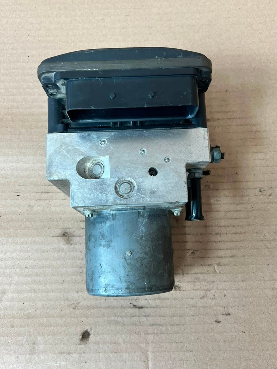 2010-2011 BMW X5 E70 and X6 E71 ABS DSC Pump Control Unit 6793492 OEM