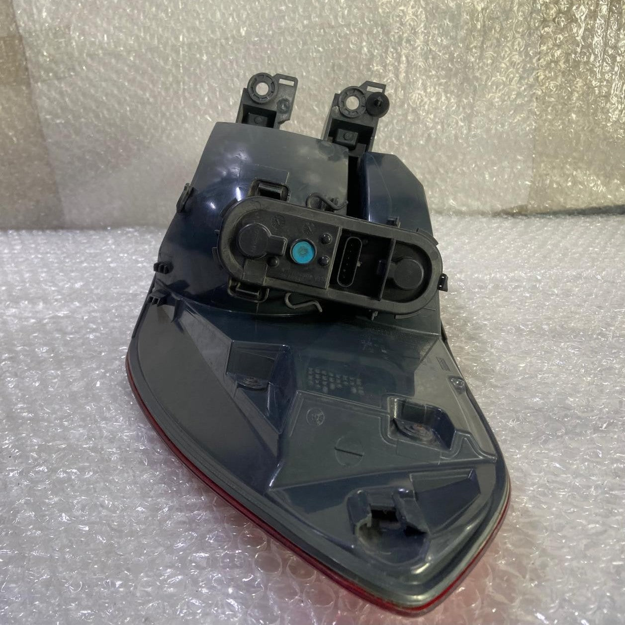 OEM BMW X1 F48 N/S LEFT SIDE REAR TAIL LIGHT 7350715