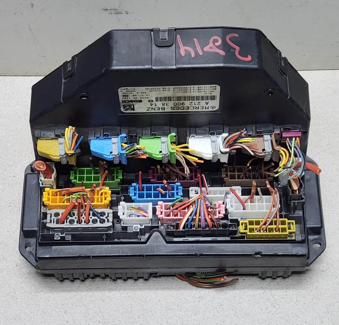 10-16 Mercedes-Benz W212 W204 Front SAM Module Relay Fuse Box A212 9003814 OEM