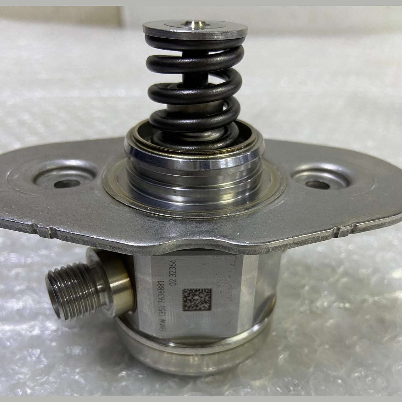 OEM BMW F45 225 xe F20 F21 F22 F23 high pressure pump high pressure pump 7636881