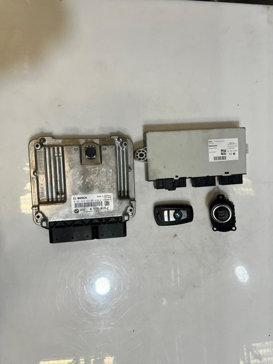 2021 BMW 5 Series F10 N47 Engine Control Unit ECU SET DDE+CAS4+1KEY 8572419