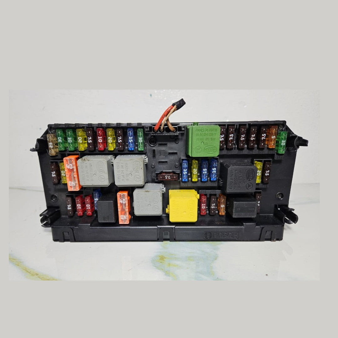 10-16 Mercedes-Benz W212 W204 Front SAM Module Relay Fuse Box A212 9006824 OEM