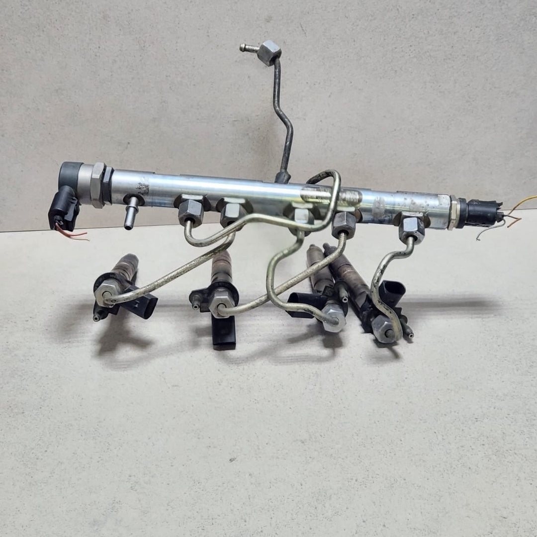 2008 BMW 3 Series E90 E91 F30 and X3 E83 N47 Fuel Injector Rail 7809128 OEM