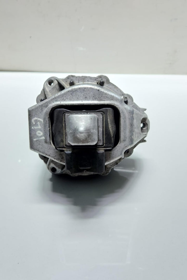 2019-2024 BMW 330i Right Engine Mount 7582320 3 Series G20 G21 and 4 Series G22 