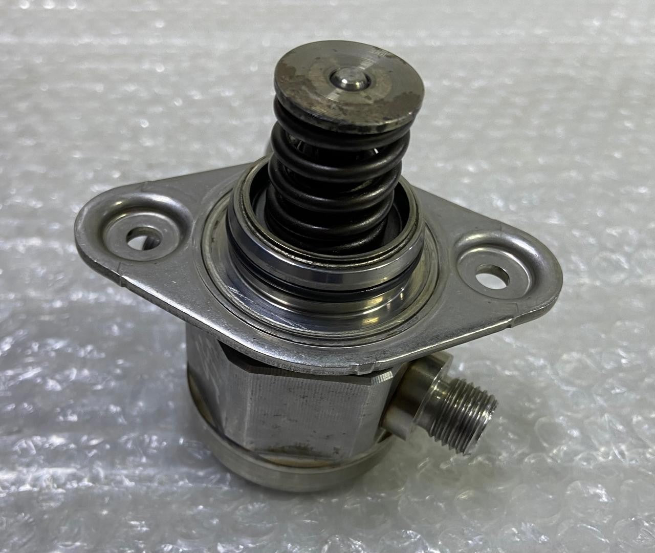 OEM BMW F20 F22 F11 Petrol N55 High Pressure Fuel Injection Pump 7610761 BOSCH
