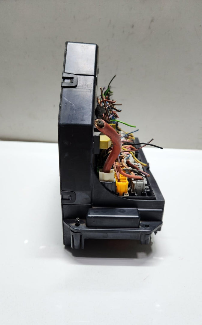 10-16 Mercedes-Benz W212 W204 Front SAM Module Relay Fuse Box A212 9009908 OEM