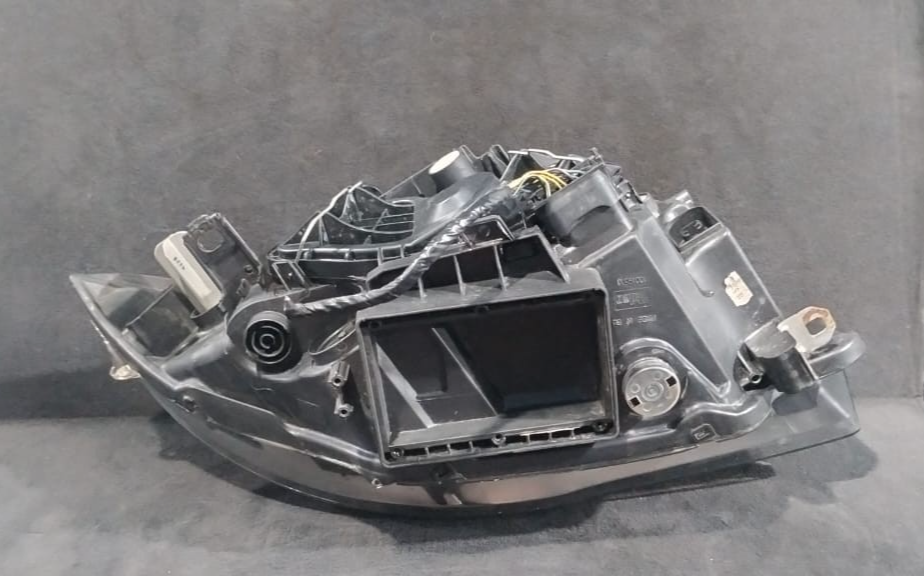BMW 1 SERIES E81 E82 E87 E88  LEFT SIDE  HEADLIGHT LAMP  -7249651