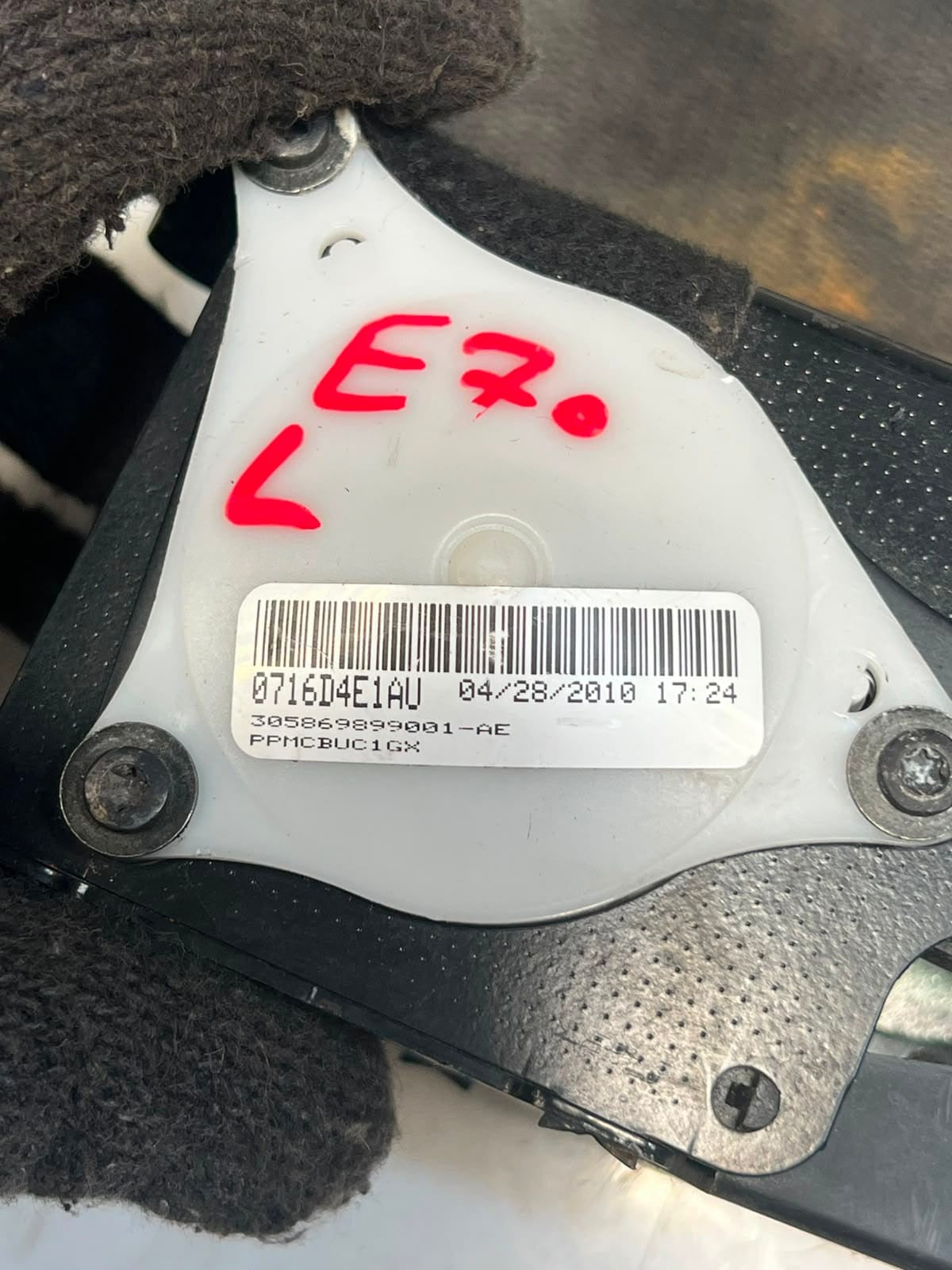 2006-2013 BMW X5 E70 Front Right Seat Belt Retractor 3061430