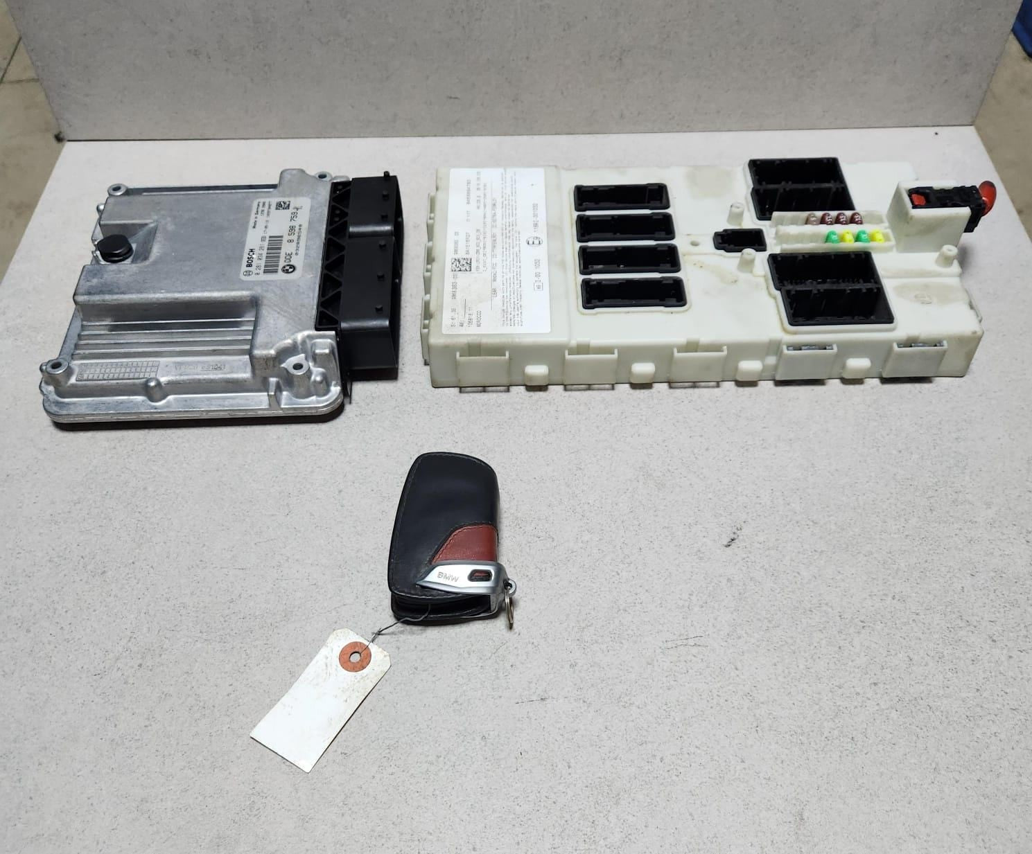 BMW Engine Control Unit DDE 8598759 ECU SET 320D 2017 B47 RHD 
