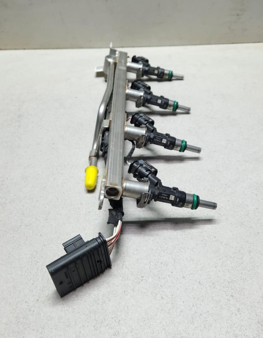 Genuine 2023-2025 BMW X1 Fuel Injector Rail With Injectors 8489600