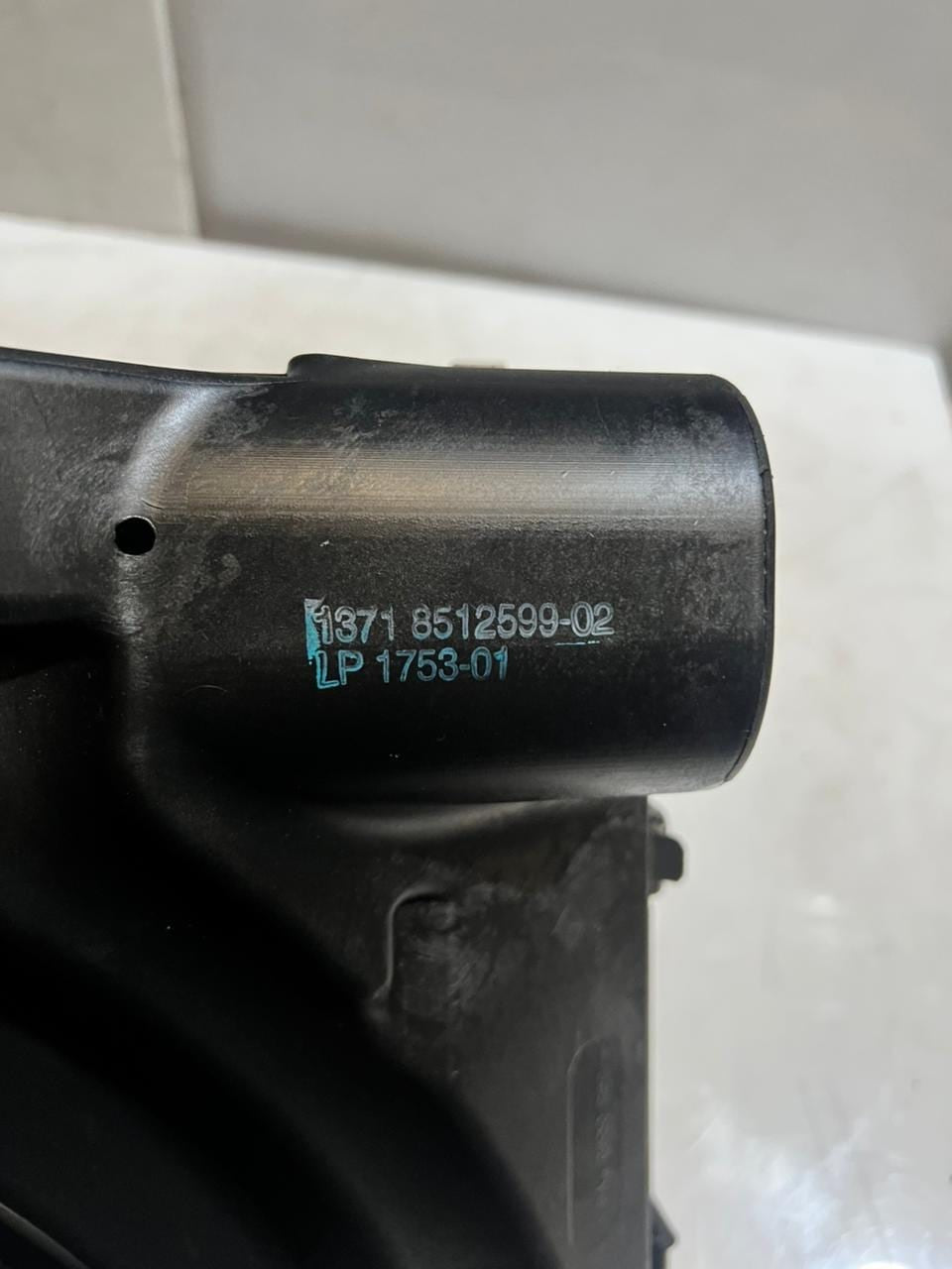 2011 BMW E90, E91, E92, E93 X1 E84 130KW DIESEL Air Filter Housing 8512599 OEM