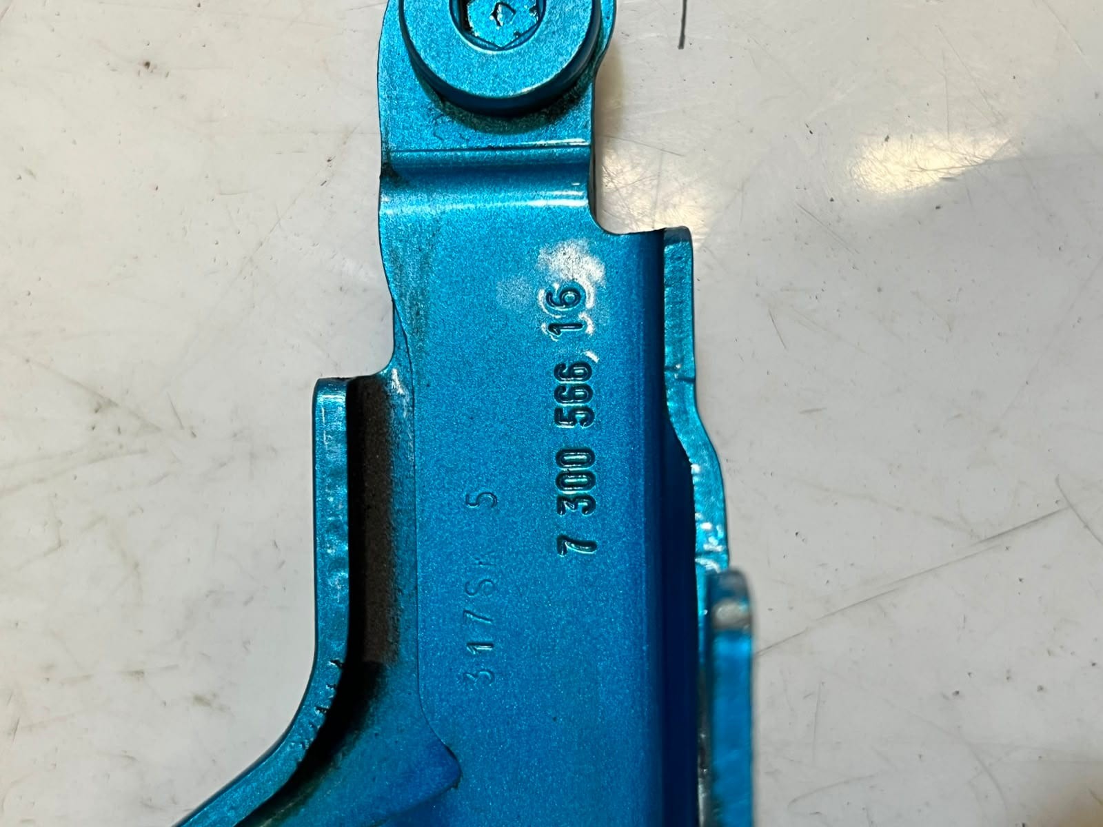 2015 Mini Cooper F55 F56 F57 B38 ENGINE FRONT HOOD Bonnet Hinge 7300566