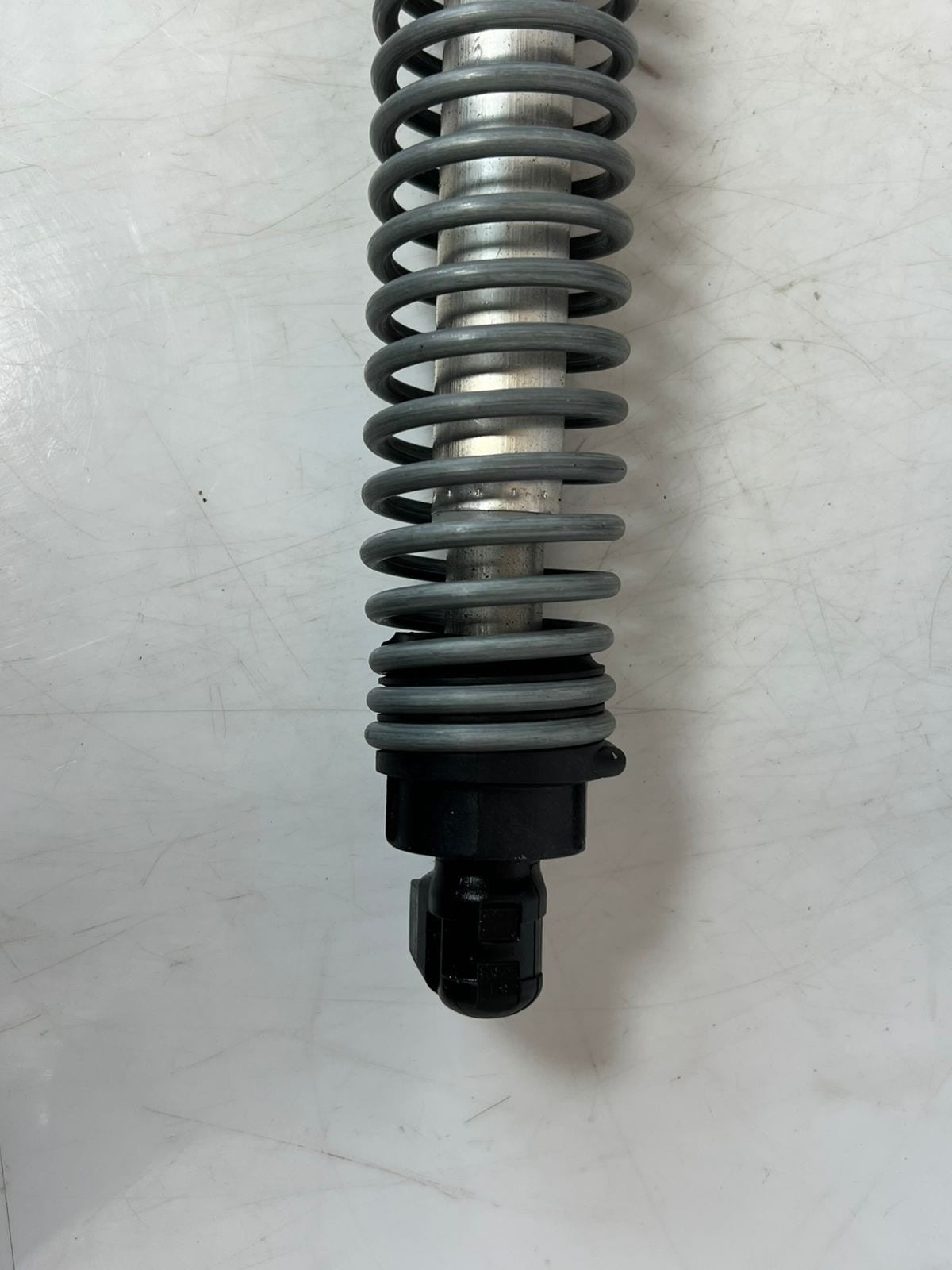 2016-2019 BMW 740i 7 Series G11 G12 Tailgate Strut 7357110 OEM