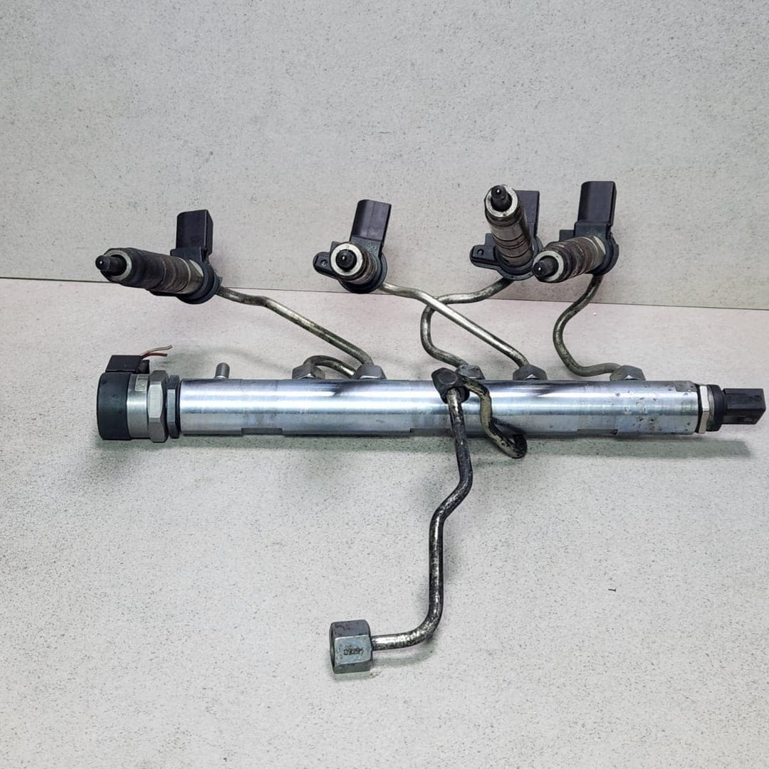 2008 BMW 3 Series E90 E91 F30 and X3 E83 N47 Fuel Injector Rail 7809128 OEM