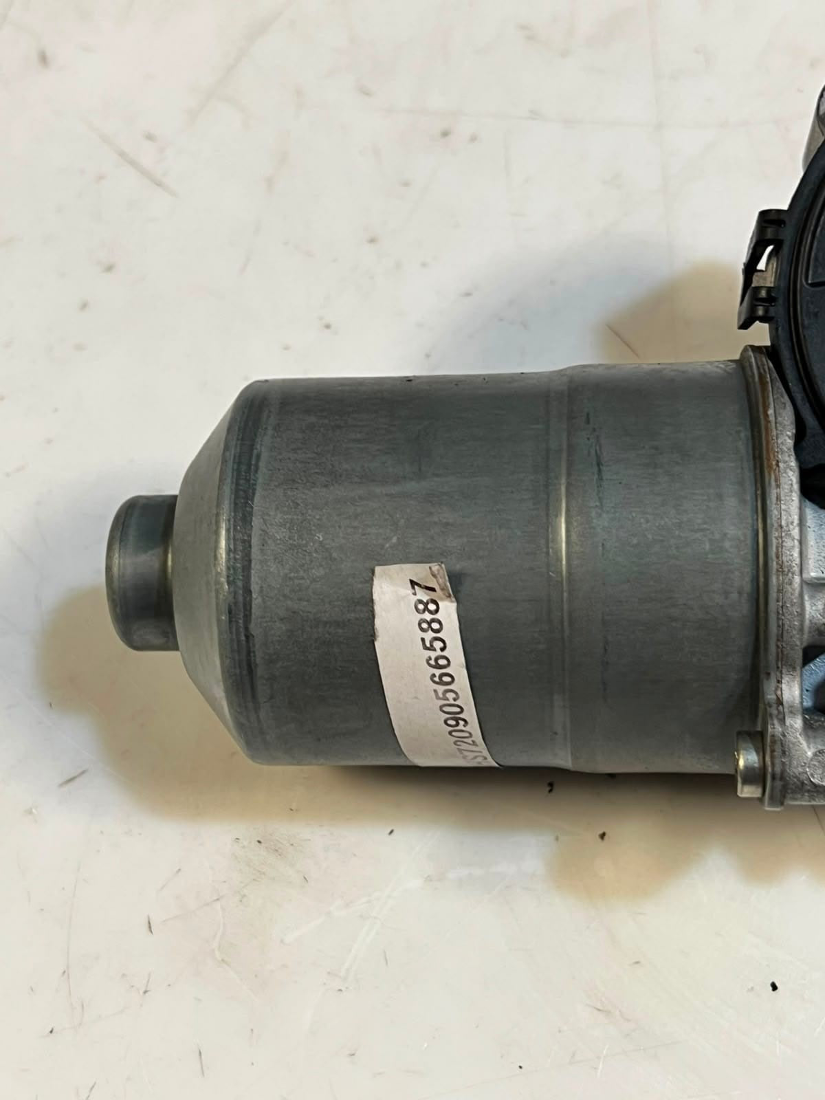 BMW X1 Series F48 RHD Front Windshield Wiper Motor 0390243529 OEM