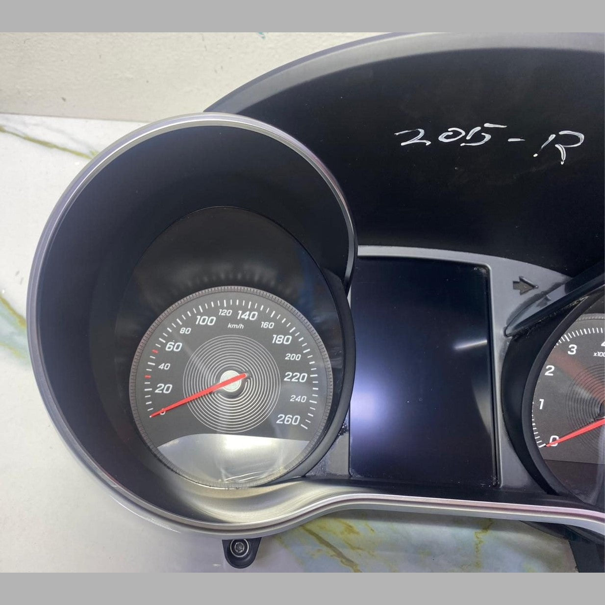 Mercedes Instrument Cluster A2059000234