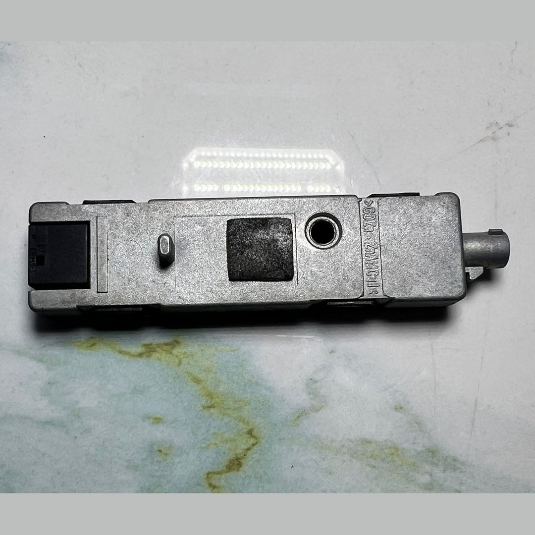 Mercedes Antenna Amplifier A2049057301 E-Class C207 Coupe