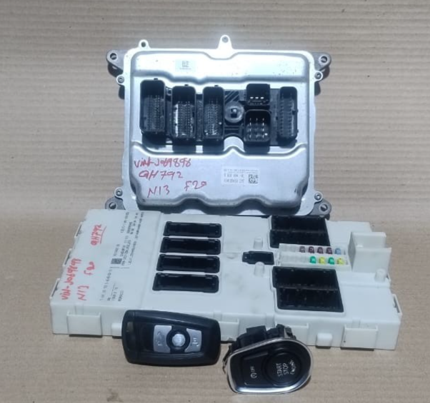 BMW F02 N54 3.0 ENGINE CONTROL UNIT  SET  + KEY - 7598364