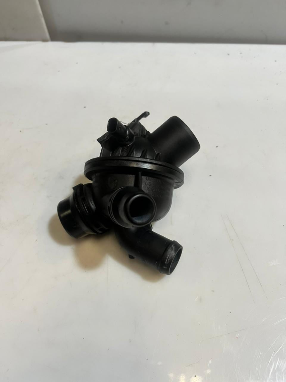 2011-2016 BMW X3 3 Series F30, 5 Series F10 Thermostat Housing 6601544 OEM