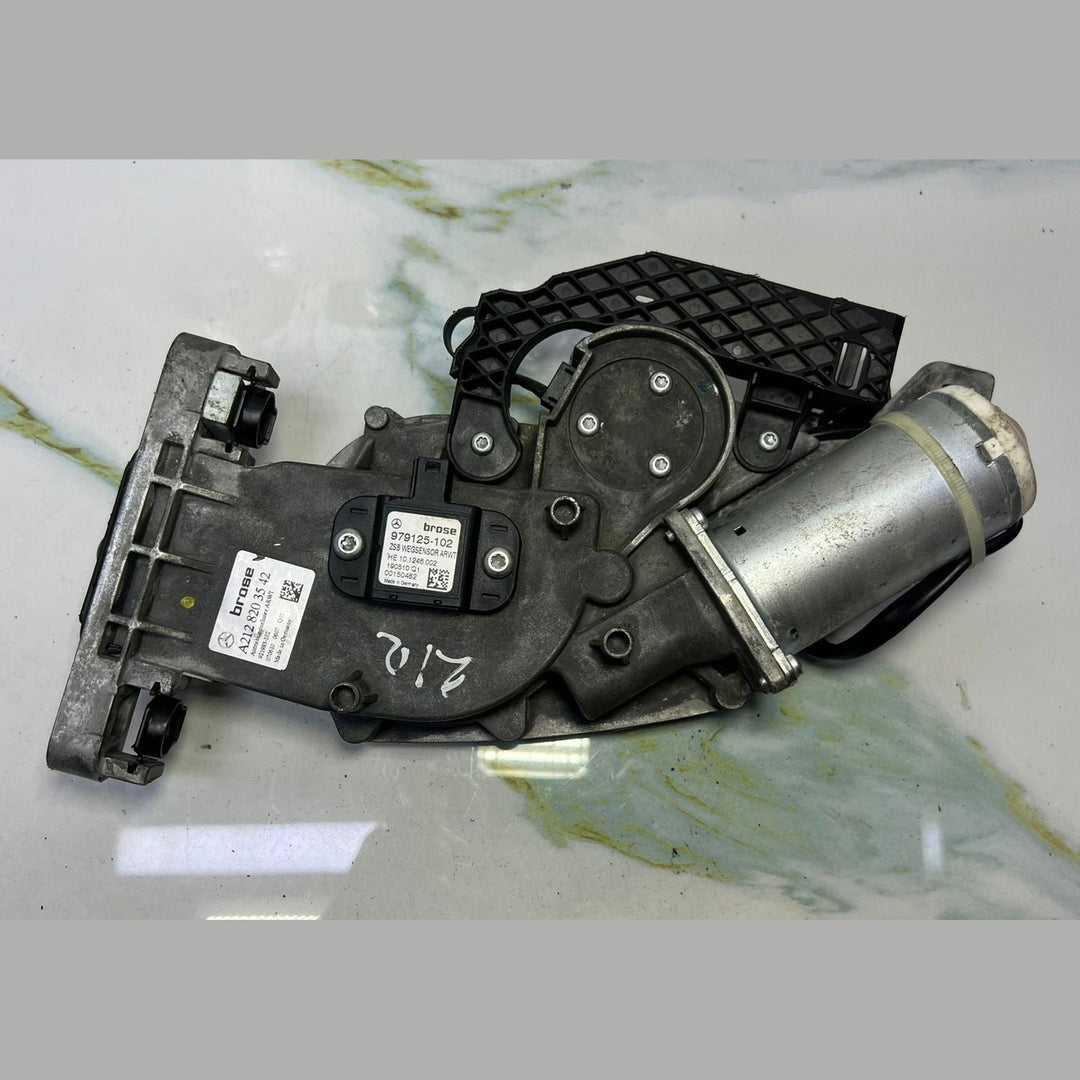 Mercedes W204 GLK350 Power Tailgate Liftgate Motor Actuator A212 8203542 OEM