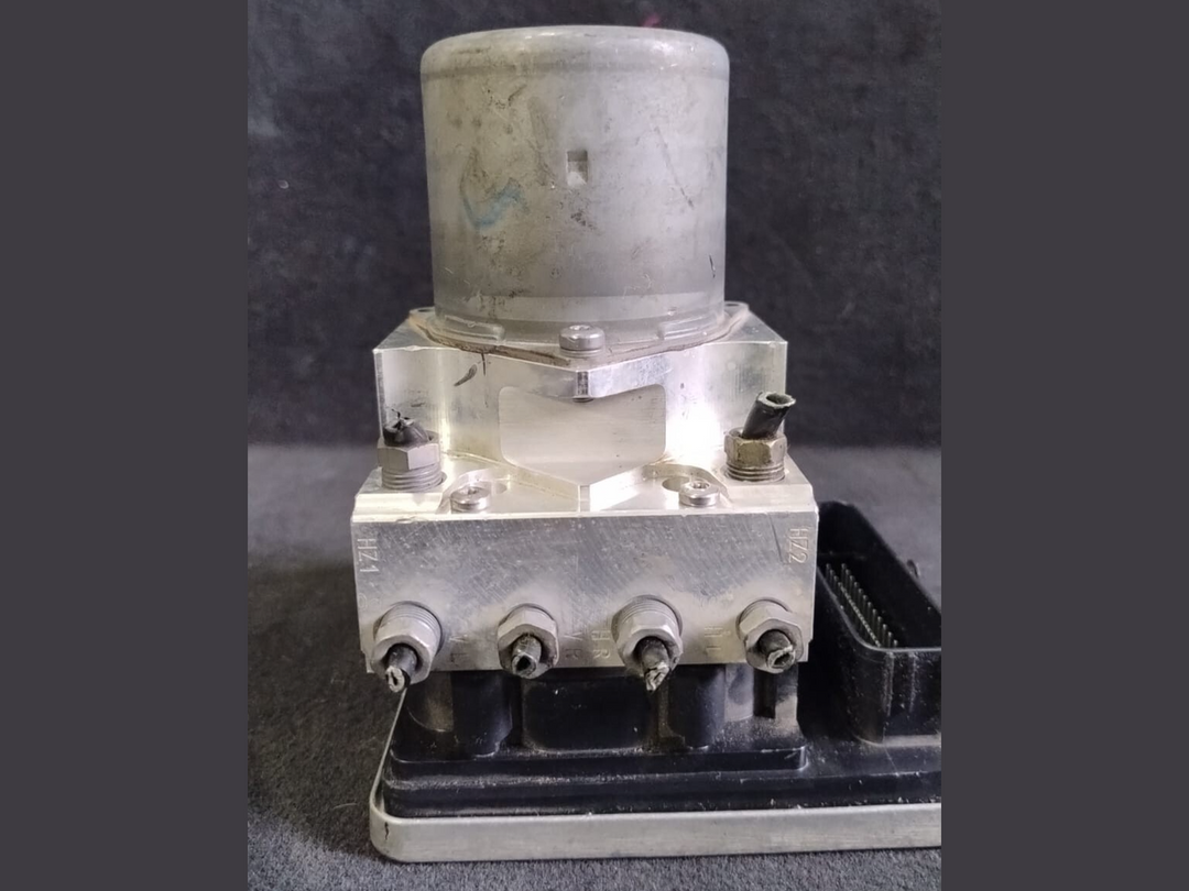 BMW 5 SERIES G30 G31 ABS PUMP CONTROL MODULE 6893764 OEM PRODUCT