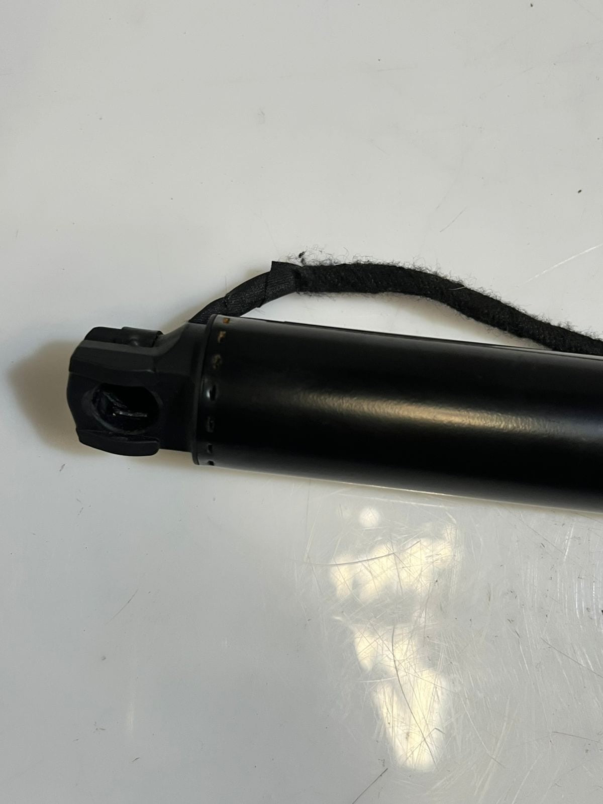 BMW iX xDrive 120 Tailgate Gas Spring Left SPINDLE 5A635D3 OEM
