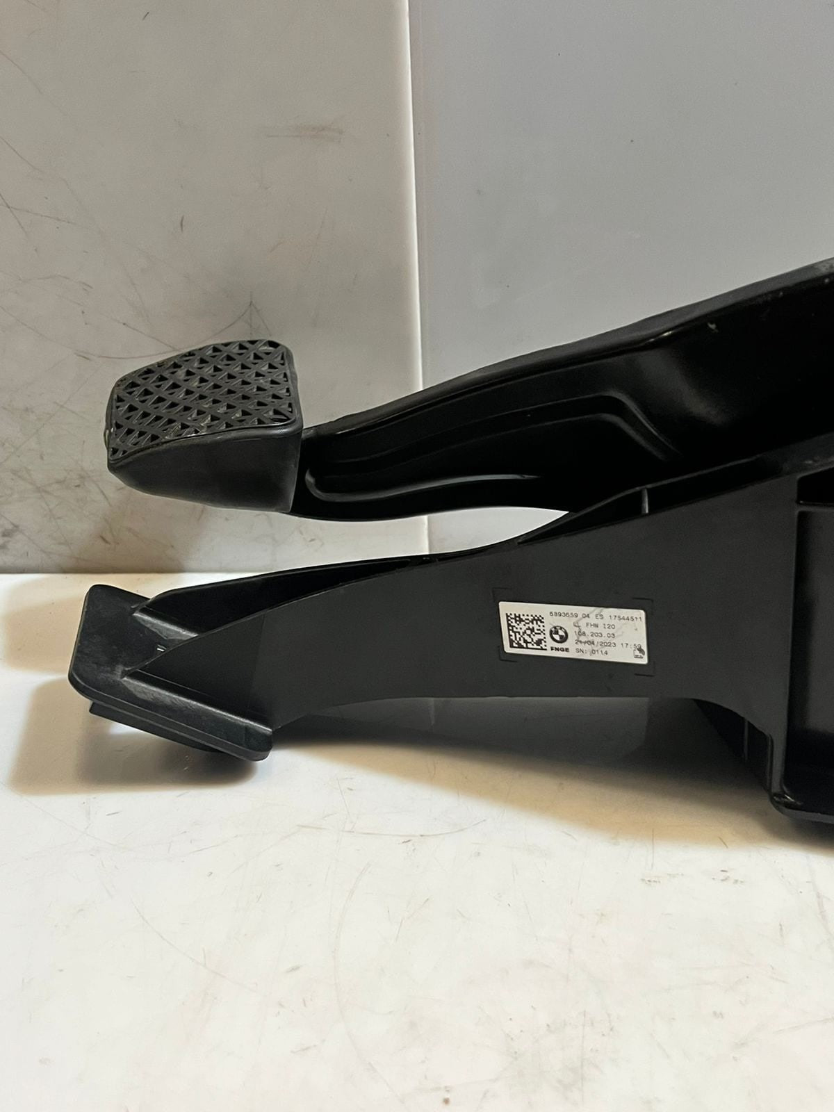 2022 BMW iX I20 xDrive 40 Brake STOP Pedal BRACKET 6893659 OEM