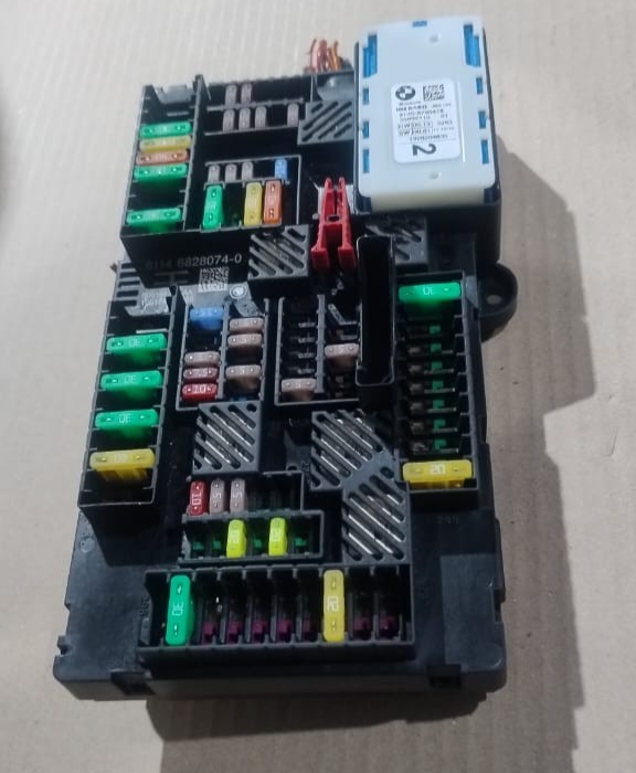 BMW F98 F97 X4 X3 G01  M BODY FUSE BOX CONTROL MODULE OEM  6828074