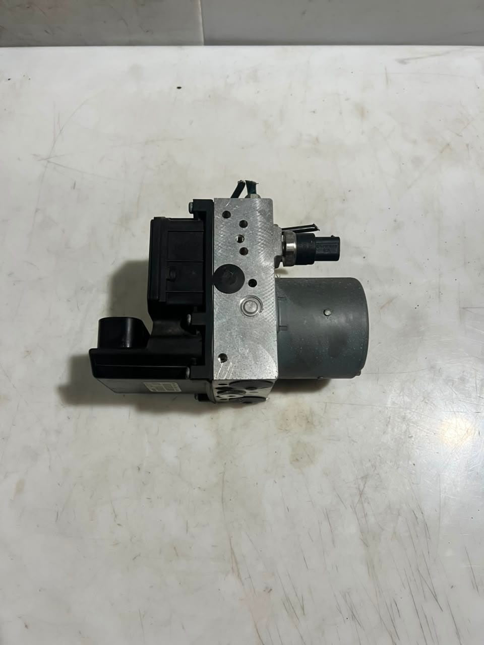 2006-2008 BMW 7 Series 750i and 750Li E65 E66 ABS Pump Module 6771233 OEM