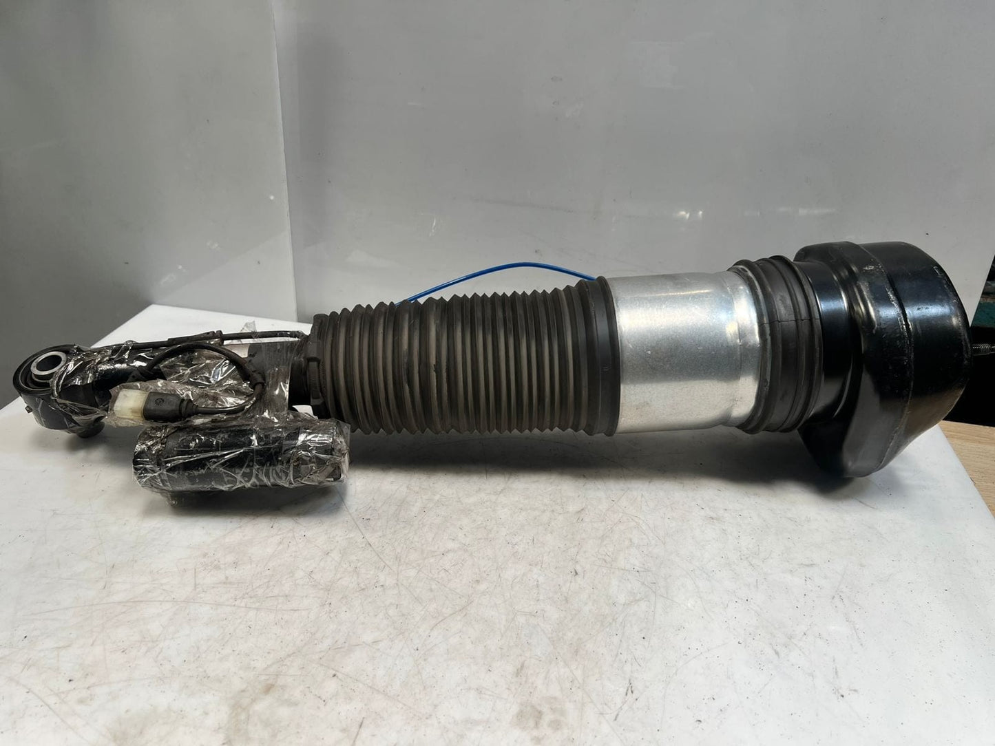 2016-2019 BMW 750i 7' G11 G12 730Li 740Li 740Le Air Suspension Strut 7915954 OEM