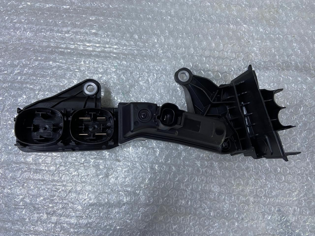 OEM BMW 4 SERIES G22 G23 G26 BATTERY JUMP START TERMINAL BOX TRIM-  6842525
