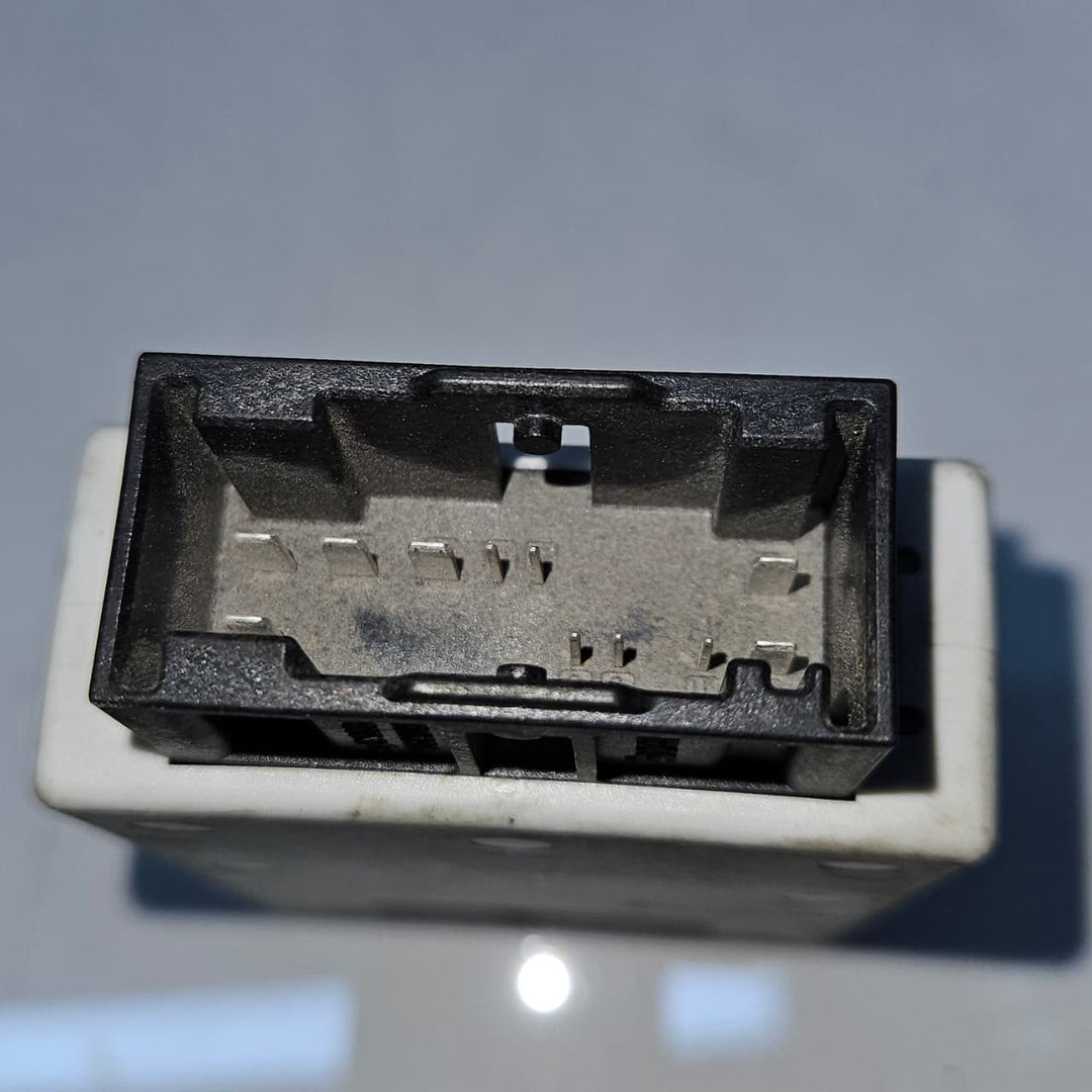 2016-2019 BMW 740i 750i G11 G12 Steering Column Control Module 6881835
