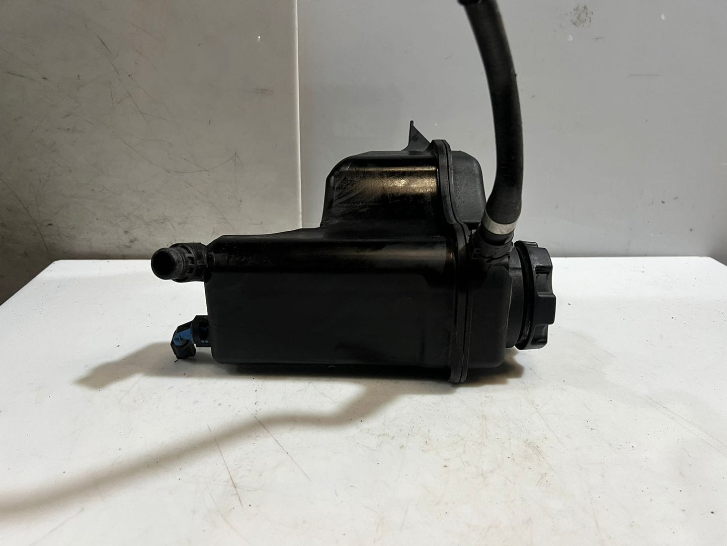 2006-2013 BMW E90 E91 E92 E93 E82 E84 335 330 Coolant Expansion Tank 7607482 OEM