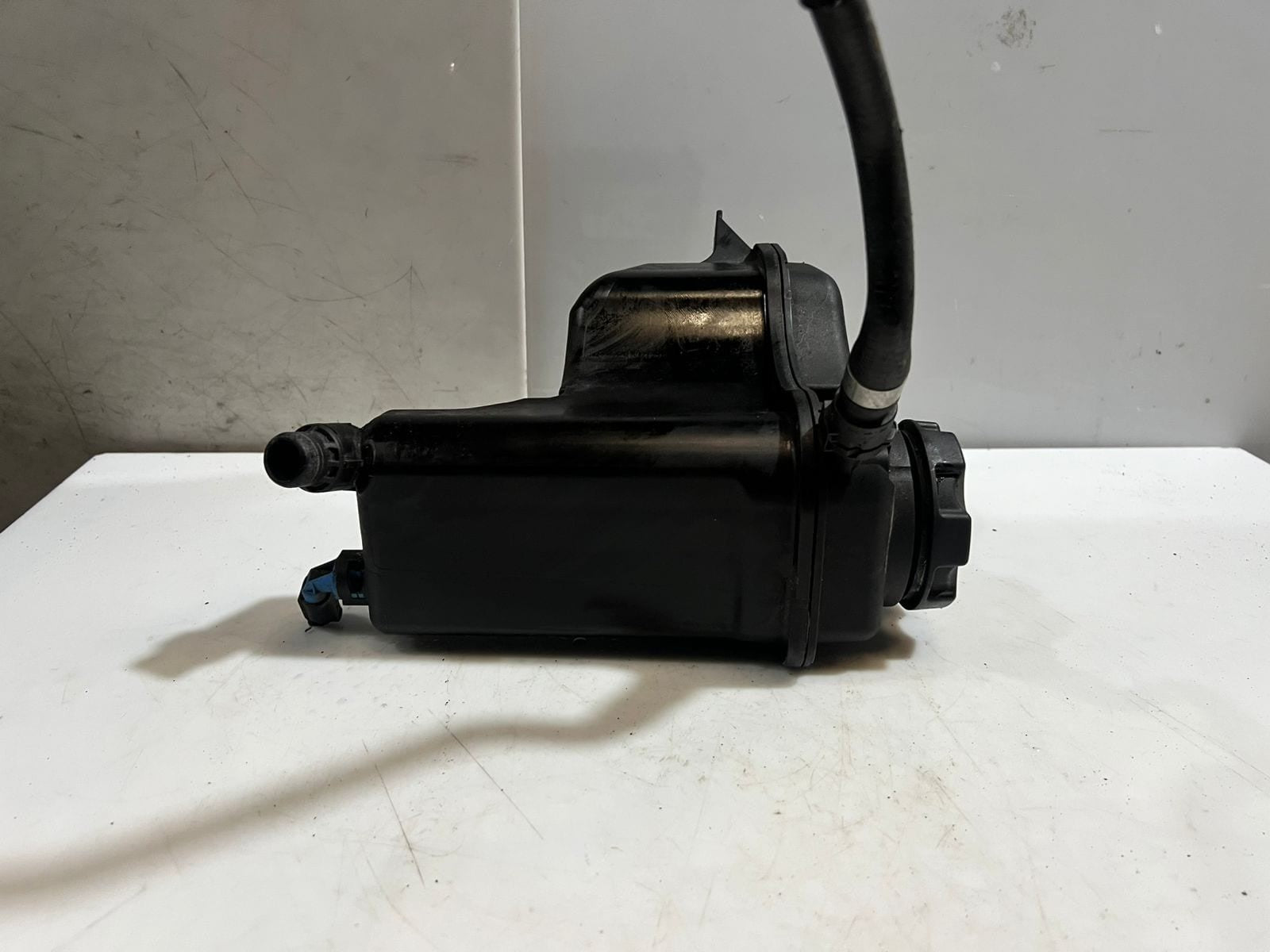 2006-2013 BMW E90 E91 E92 E93 E82 E84 335 330 Coolant Expansion Tank 7607482 OEM