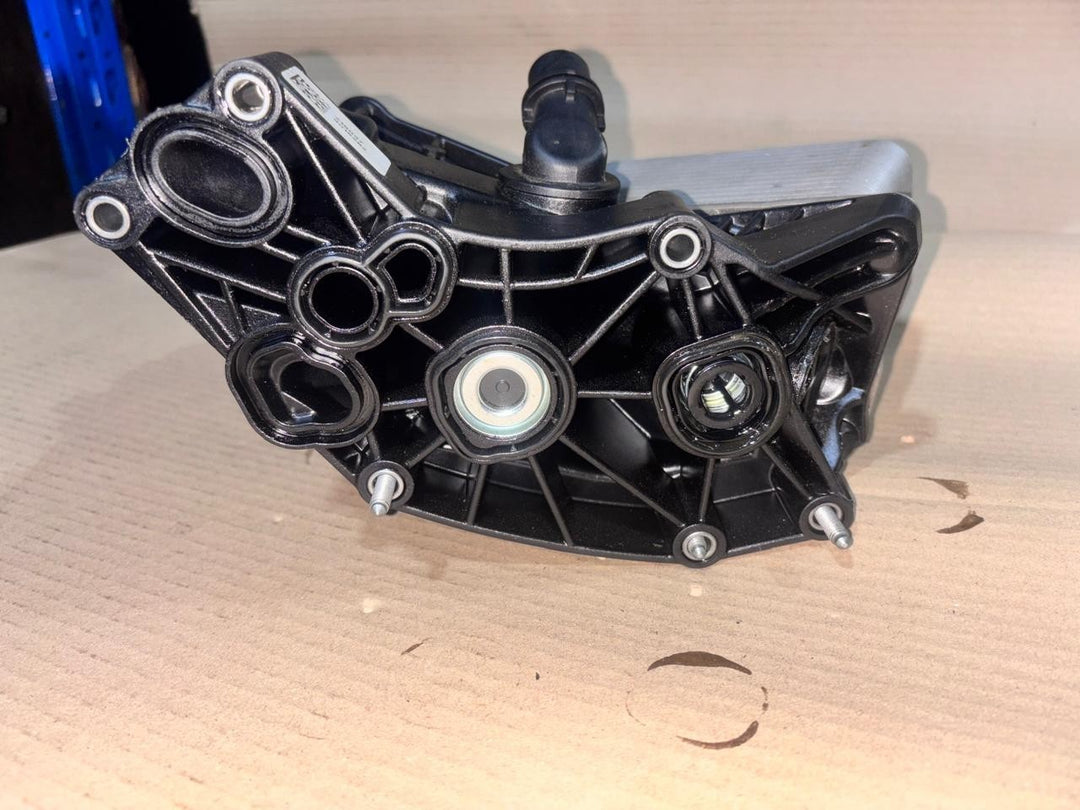 8570063 Oil Filter Housing Heat Exchanger BMW B57D30B 2er F22 F23 M240i