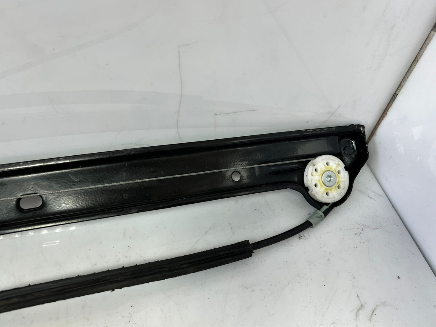 2011-2016 Mini Cooper Countryman Front Right Window Regulator With Motor 9800566