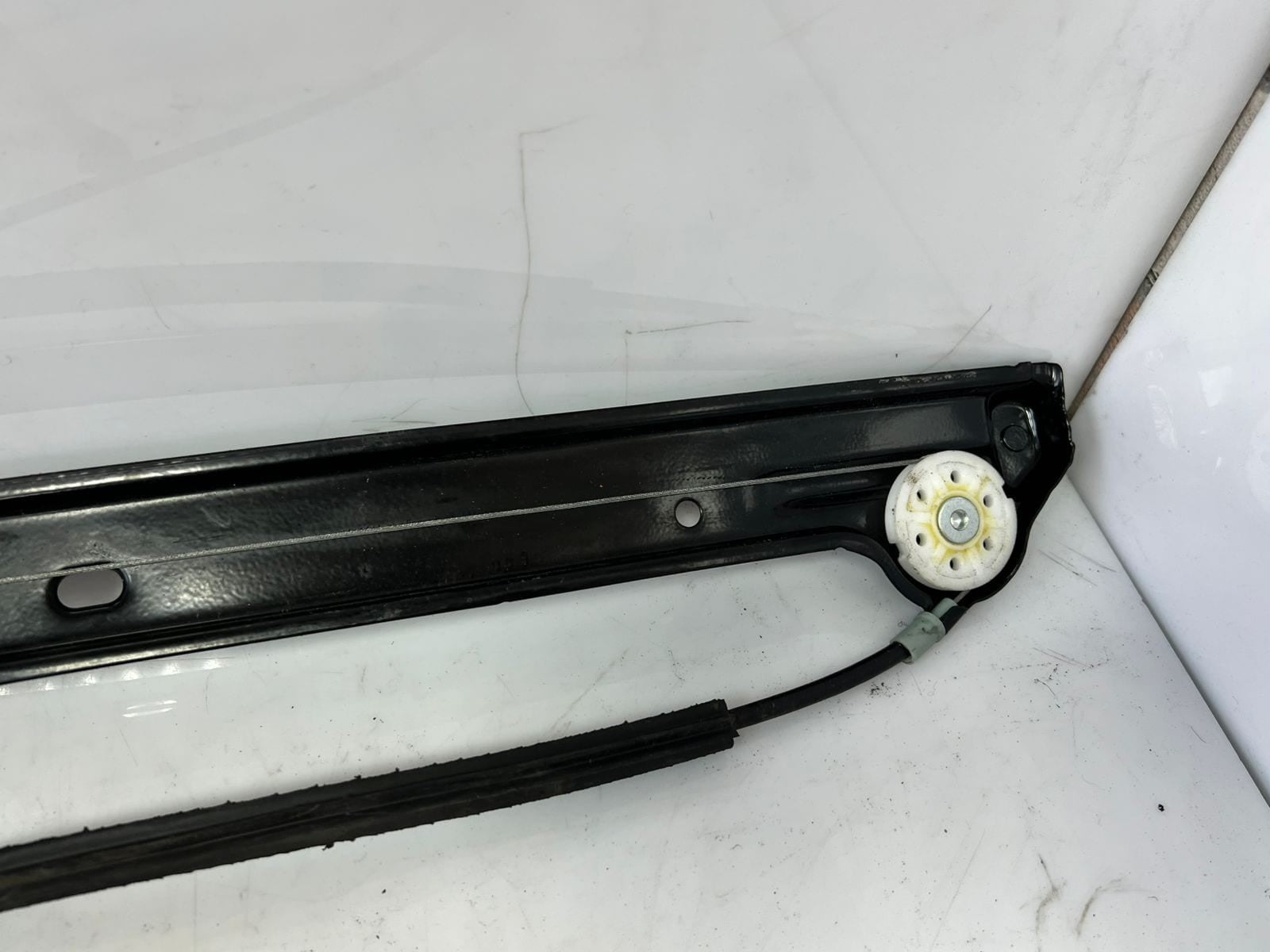 2011-2016 Mini Cooper Countryman Front Right Window Regulator With Motor 9800566