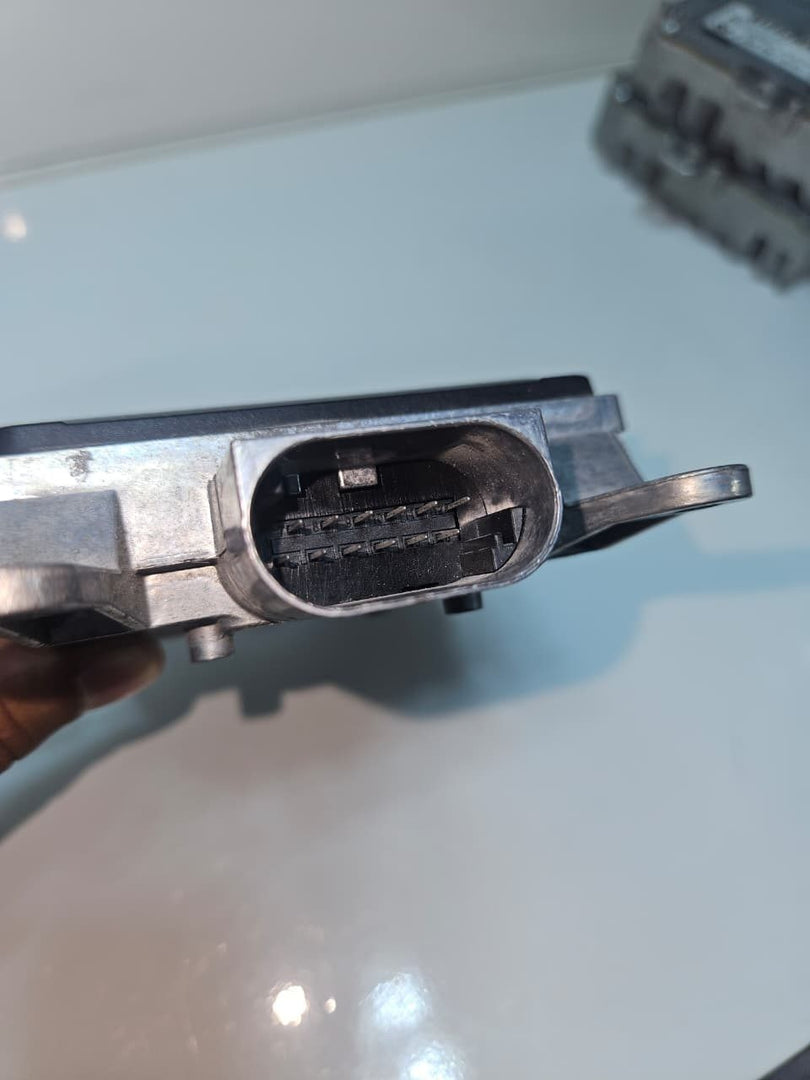 2013-2015 BMW 750Li Blind Spot Lane Change Warning Sensor 6873335