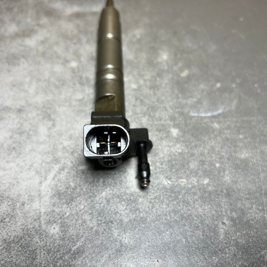 Genuine Mercedes W164 W211 Fuel Injector Sprinter OM642 A642 0701387 Oem Diesel