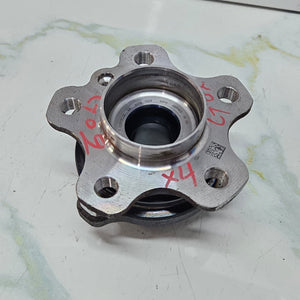 OEM BMW G20, G21, G30, G31, G38, G01 Wheel Hub With Bearing 6871193