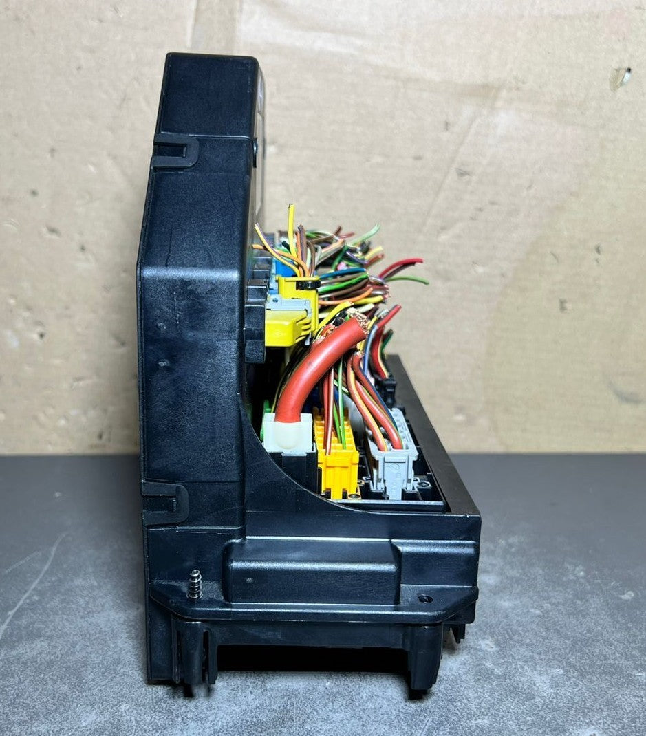 10-16 Mercedes-Benz W212 W204 Front SAM Module Relay Fuse Box A212 9000006 OEM