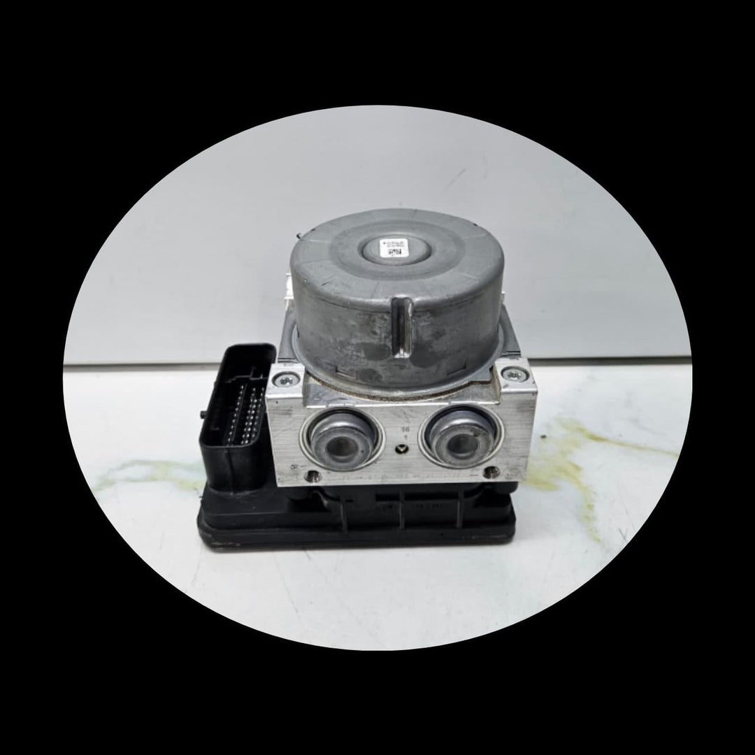2018 BMW 320i F30 F31 F32 ABS Pump Control Module 6881172 OEM